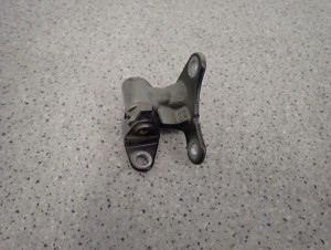 MITSUBISHI COLT 04- ZAWIAS DRZWI PRZEDNI LEWY DOLNY OGRANICZNIK 3/8 MINIATURA