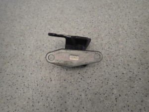 MITSUBISHI COLT 04- ZAWIAS DRZWI PRZEDNI LEWY DOLNY OGRANICZNIK 6/8 MINIATURA