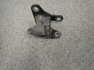 MITSUBISHI COLT 04- ZAWIAS DRZWI PRZEDNI LEWY DOLNY OGRANICZNIK 7/8 MINIATURA