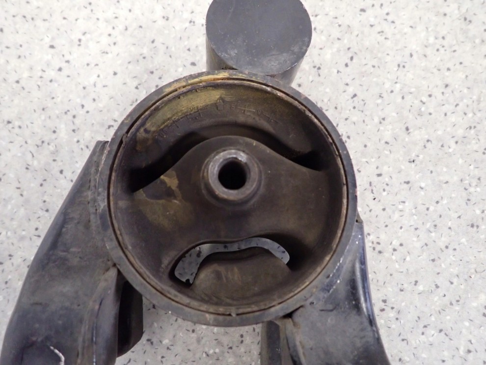 HYUNDAI i30 1.6 CRDI 07-11 PODUSZKA SILNIKA TYLNA 4/4