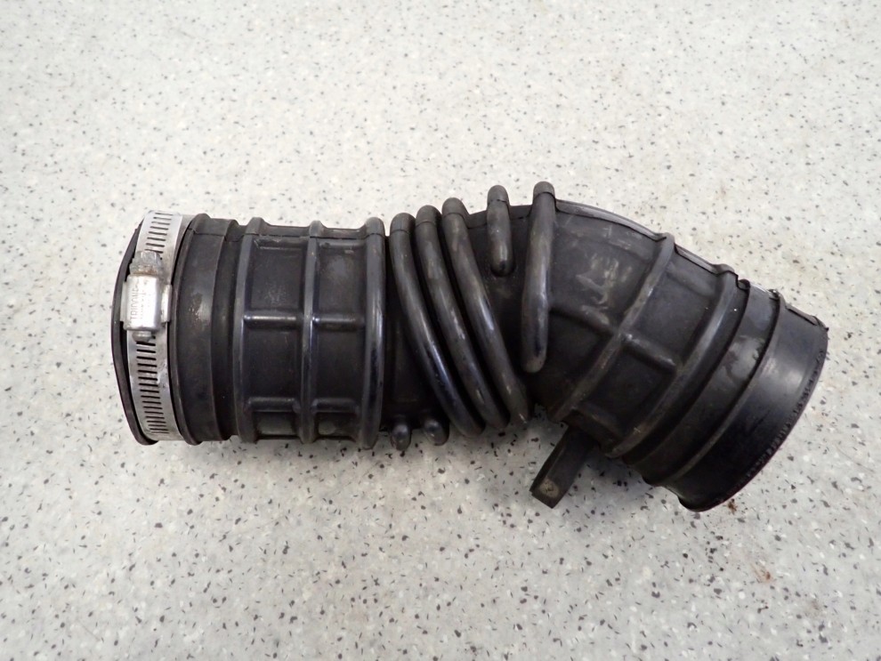 SUZUKI LIANA 02-07 1.3 BENZ RURA POWIETRZA 2/4