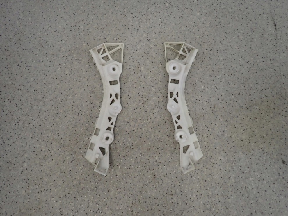 MAZDA 3 MAZDA3 HB 03- ŚLIZG ZDERZAKA TYLNY LEWY LUB PRAWY 1/8