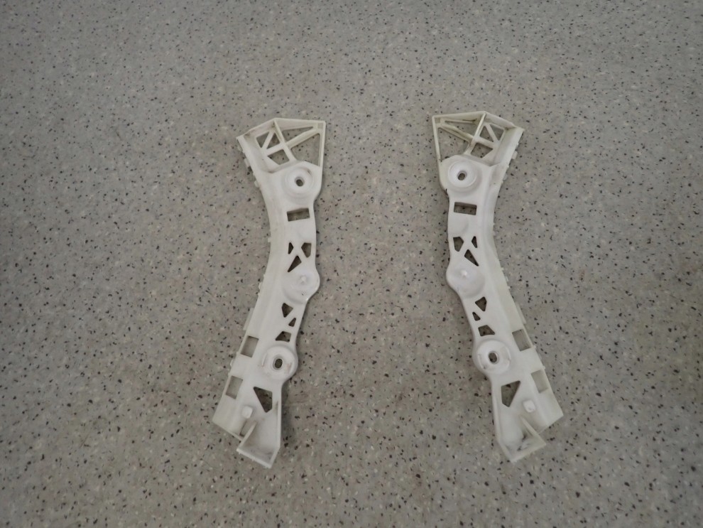 MAZDA 3 MAZDA3 HB 03- ŚLIZG ZDERZAKA TYLNY LEWY LUB PRAWY 3/8