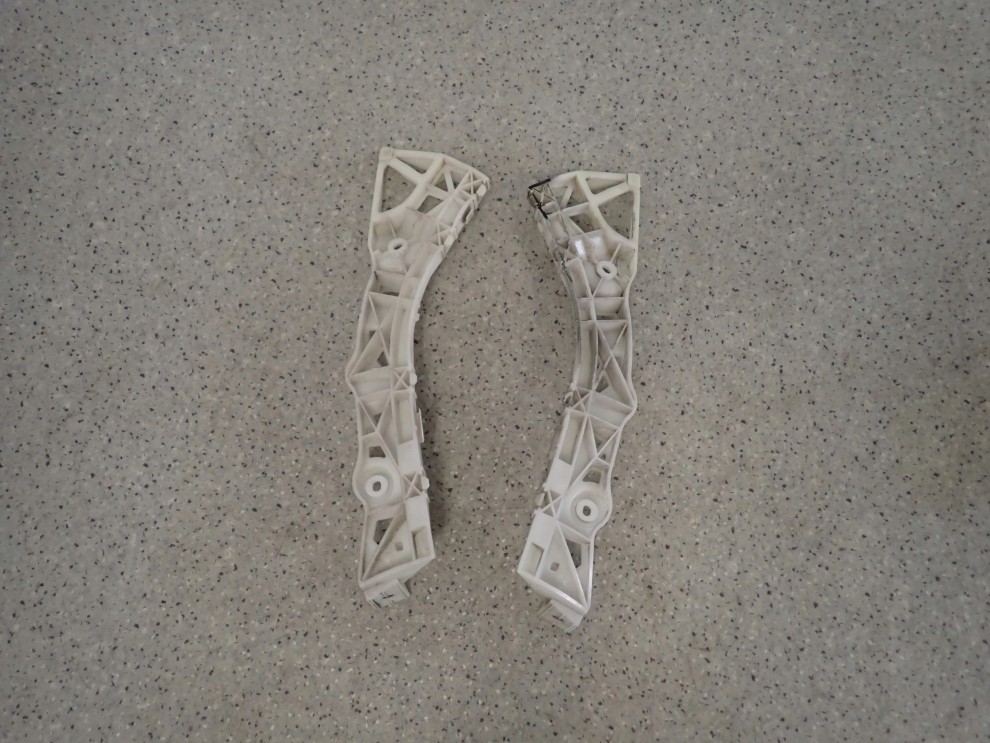 MAZDA 3 MAZDA3 HB 03- ŚLIZG ZDERZAKA TYLNY LEWY LUB PRAWY 5/8