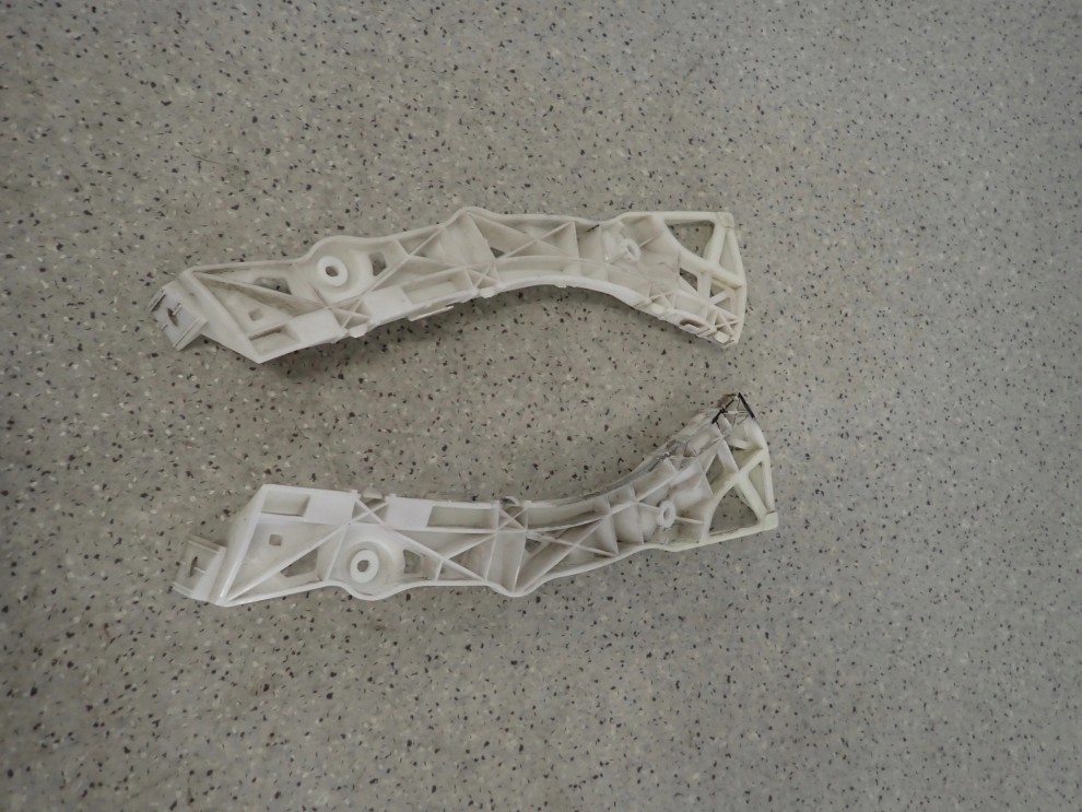 MAZDA 3 MAZDA3 HB 03- ŚLIZG ZDERZAKA TYLNY LEWY LUB PRAWY 6/8