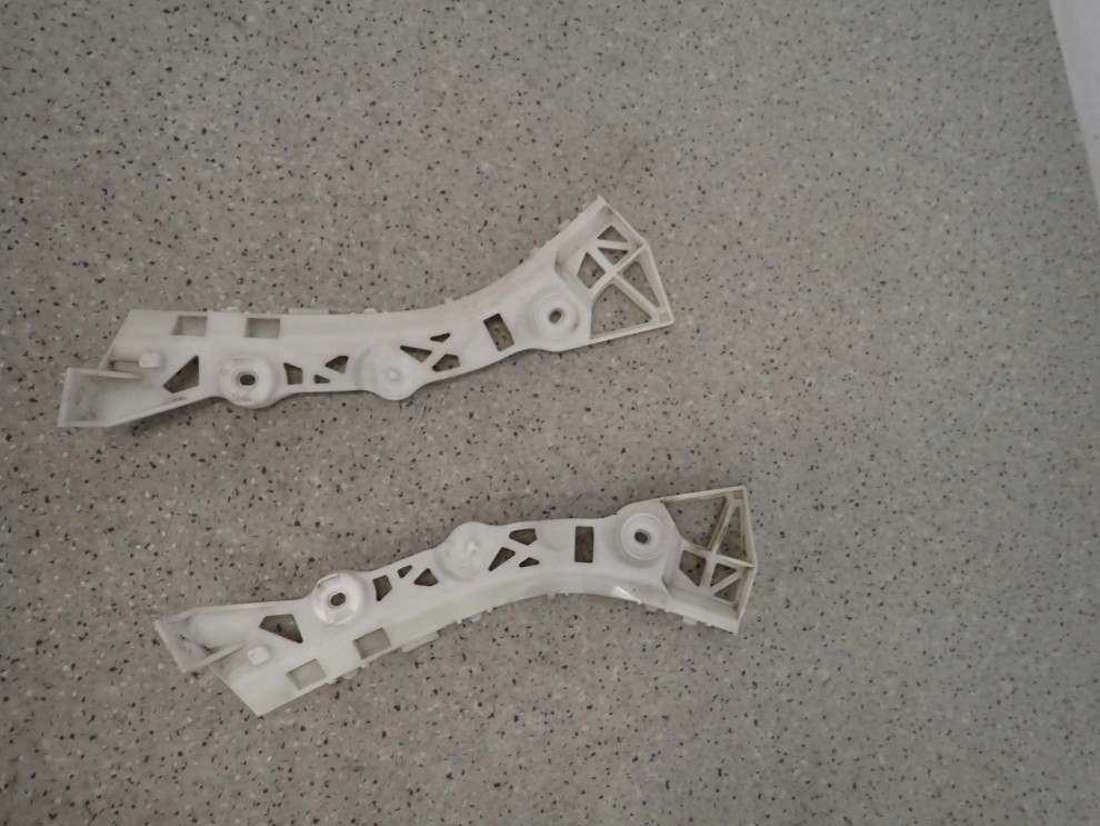 MAZDA 3 MAZDA3 HB 03- ŚLIZG ZDERZAKA TYLNY LEWY LUB PRAWY 7/8