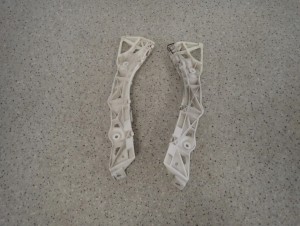 MAZDA 3 MAZDA3 HB 03- ŚLIZG ZDERZAKA TYLNY LEWY LUB PRAWY 4/8 MINIATURA