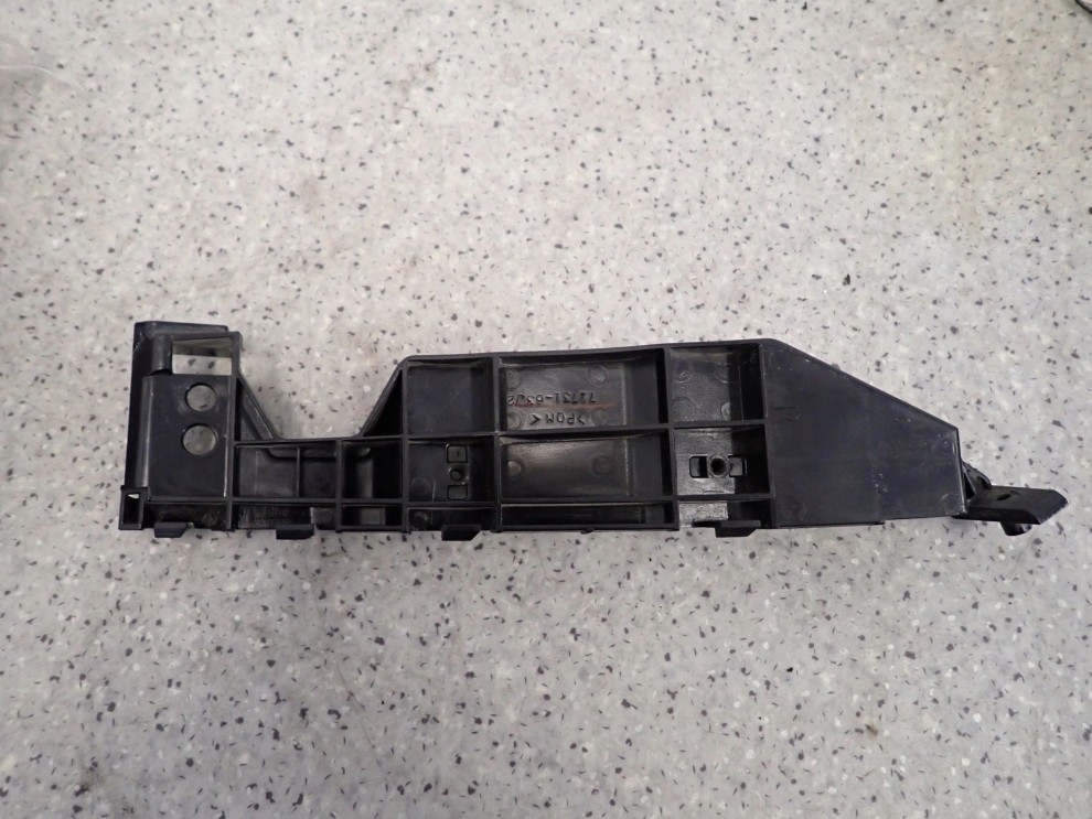 SUZUKI SWIFT 04- ŚLIZG ZDERZAKA PRZEDNI PRAWY 4/5