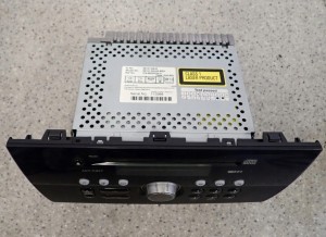 SUZUKI SWIFT 05-09 RADIO BEZ MP3 5/8 MINIATURA