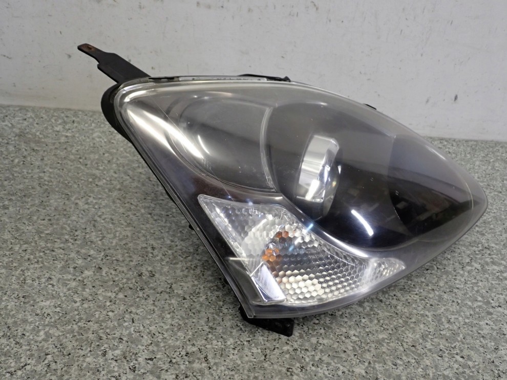 HONDA CIVIC VII 04- LAMPA PRZEDNIA PRAWA REFLEKTOR 10/10