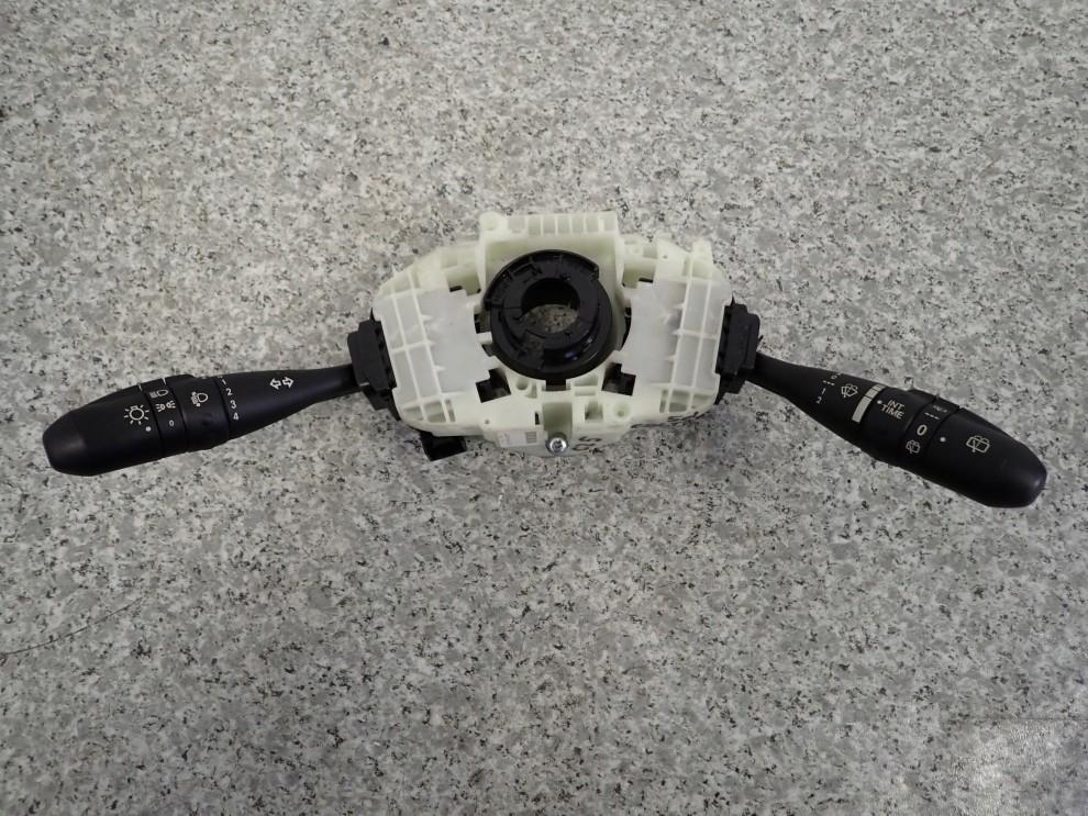 MITSUBISHI COLT CZ3 04- PRZEŁĄCZNIK ZESPOLONY ŚWIATEŁ WYCIERACZEK 1/6