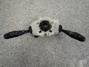 MITSUBISHI COLT CZ3 04- PRZEŁĄCZNIK ZESPOLONY ŚWIATEŁ WYCIERACZEK