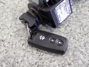 SUZUKI GRAND VITARA II 06-09 1.9D ZESTAW STARTOWY KOMPUTER STACYJKA 4/8 MINIATURA