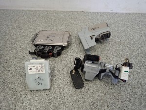 SUZUKI GRAND VITARA II 06-09 1.9D ZESTAW STARTOWY KOMPUTER STACYJKA 8/8 MINIATURA