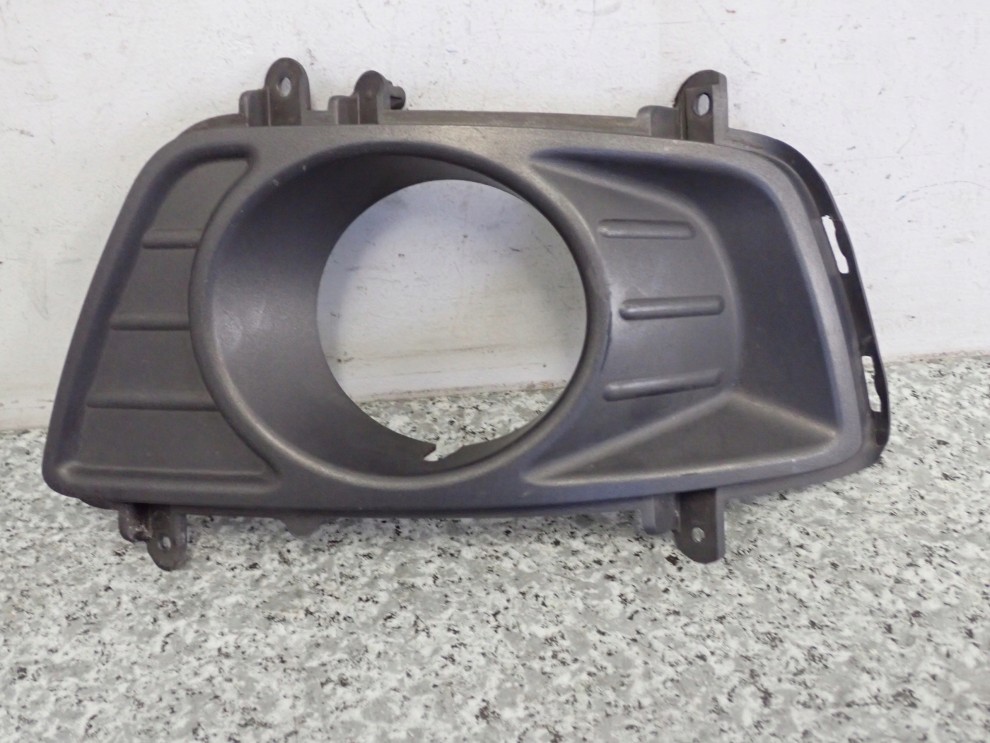 KIA CARENS III 06-11 KRATKA HALOGENU PRAWA 2/4