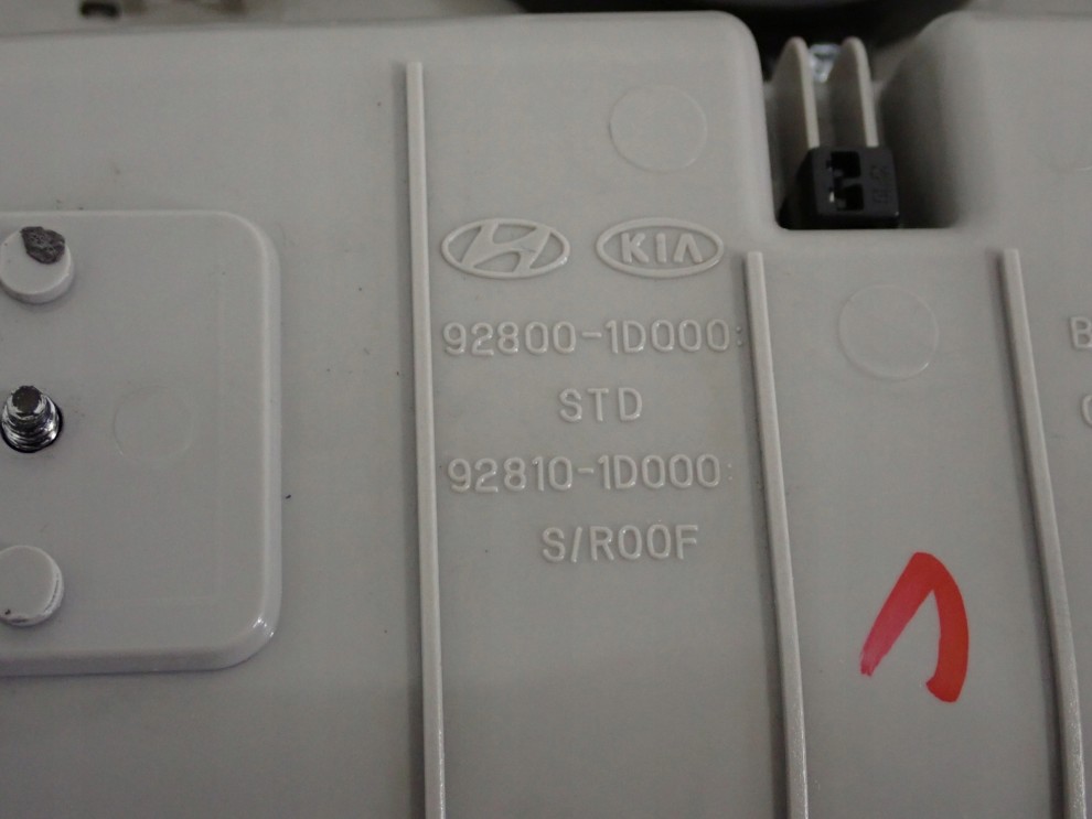 KIA CARENS III 06-12 LAMPKA OŚWIETLENIA KABINY 4/4