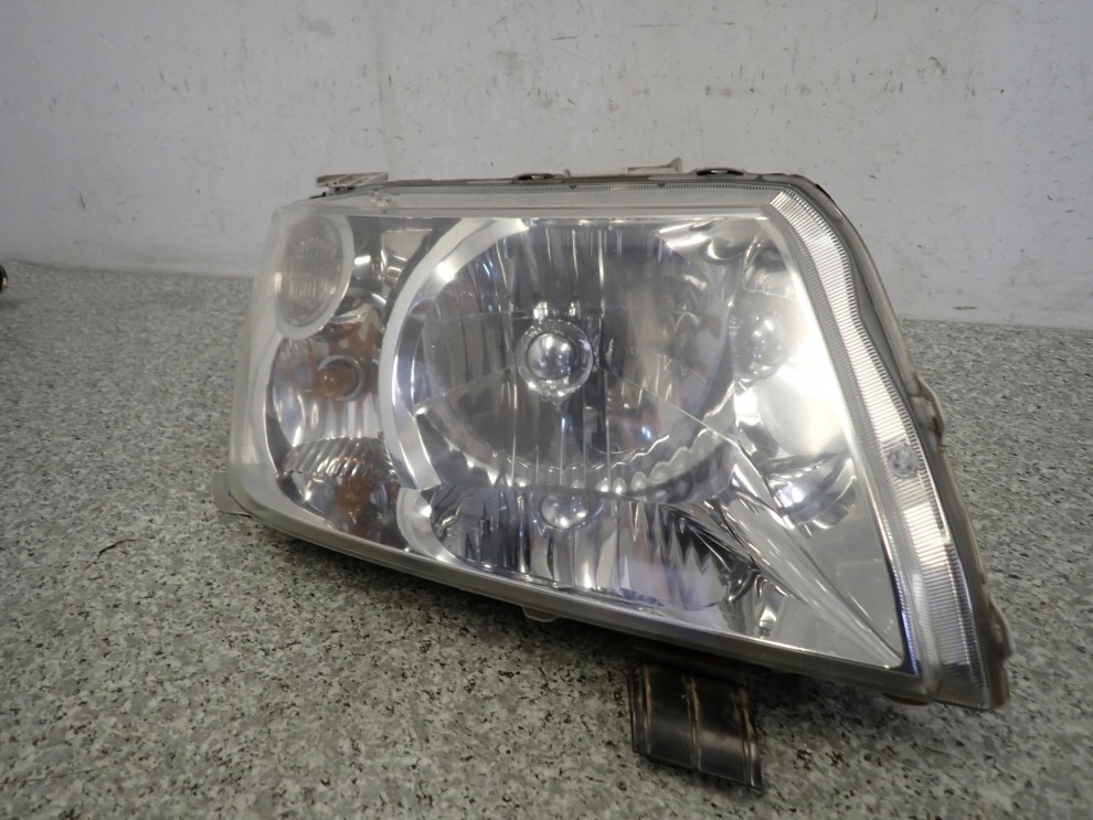 SUZUKI GRAND VITARA II 05- 3 DRZWI LAMPA PRZEDNIA REFLEKTOR PRAWY EUROPA 3/8