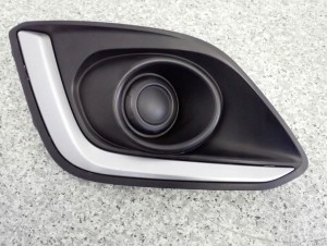 SUZUKI SWIFT IV MK7 10 - 17 ZAŚLEPKA HALOGENU PRAWA