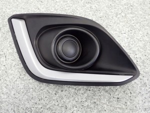SUZUKI SWIFT IV MK7 10 - 17 ZAŚLEPKA HALOGENU PRAWA 2/4 MINIATURA
