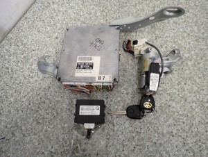 TOYOTA RAV4 RAV 4 2.0 D4D II 00-05 ZESTAW STARTOWY KOMPUTER STACYJKA