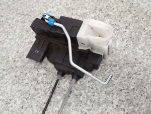 HYUNDAI i20 08-12 ZAMEK MASKI 7/9 MINIATURA