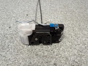 HYUNDAI i20 08-12 ZAMEK MASKI 8/9 MINIATURA