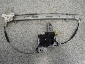 HYUNDAI i10 08-11 PODNOŚNIK SZYBY PRZEDNI PRAWY