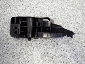 SUZUKI SWIFT MK7 10- ŚLIZG ZDERZAKA PRZEDNI LEWY