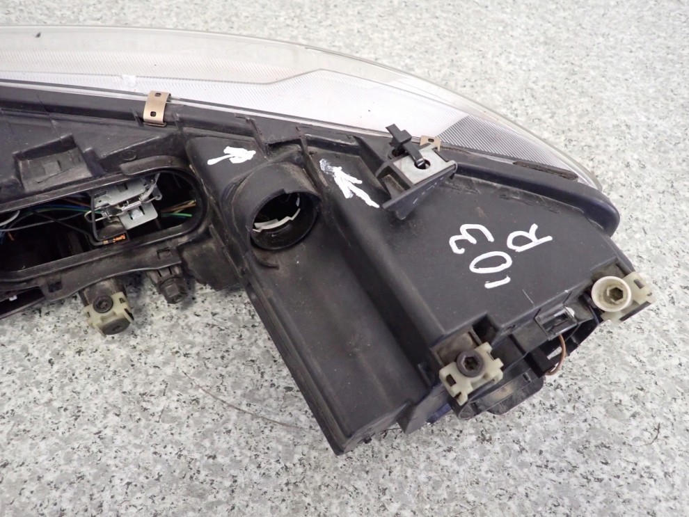 MAZDA 6 5d 02-05 LAMPA PRZEDNIA PRAWA REFLEKTOR 3/9