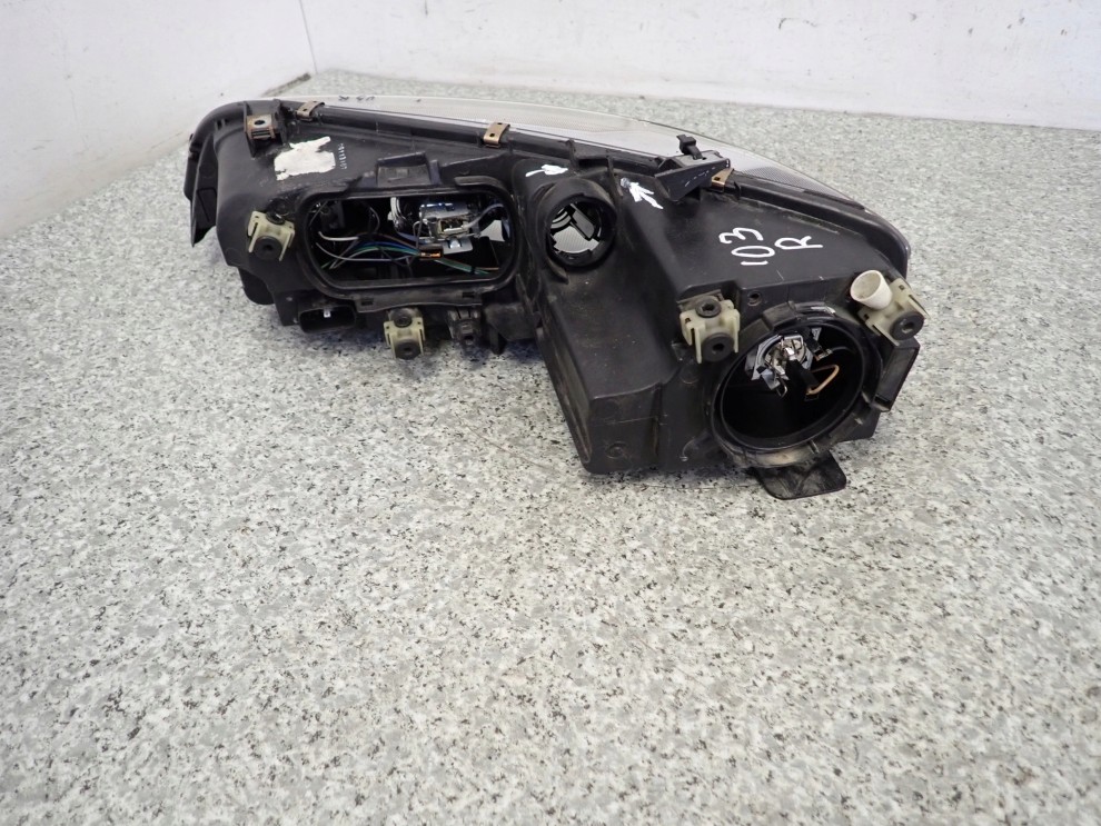 MAZDA 6 5d 02-05 LAMPA PRZEDNIA PRAWA REFLEKTOR 4/9