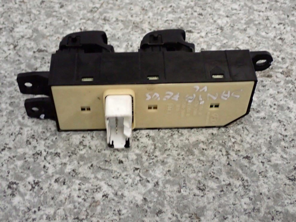 HYUNDAI SANTA FE 01- PANEL STROWANIA SZYBAMI PRZEDNI LEWY PRZEŁĄCZNIK 5/8