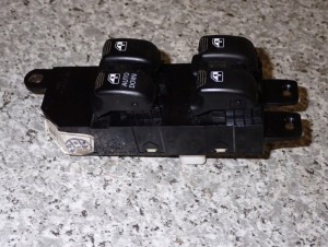 HYUNDAI SANTA FE 01- PANEL STROWANIA SZYBAMI PRZEDNI LEWY PRZEŁĄCZNIK