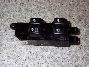 HYUNDAI SANTA FE 01- PANEL STROWANIA SZYBAMI PRZEDNI LEWY PRZEŁĄCZNIK 2/8 MINIATURA