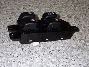 HYUNDAI SANTA FE 01- PANEL STROWANIA SZYBAMI PRZEDNI LEWY PRZEŁĄCZNIK 4/8 MINIATURA