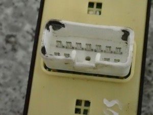 HYUNDAI SANTA FE 01- PANEL STROWANIA SZYBAMI PRZEDNI LEWY PRZEŁĄCZNIK 6/8 MINIATURA