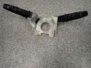 NISSAN MICRA K12 02-10 PRZEŁĄCZNIK POD KIEROWNICE ZESPOLONY