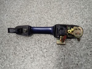 SUZUKI LIANA 01- KLAMKA PRZEDNIA LEWA ZEWNĘTRZNA 5/5 MINIATURA