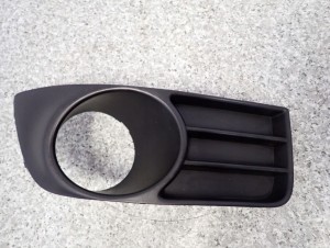 SUZUKI SX4 06-09 KRATKA HALOGENU PRZEDNIA PRAWA