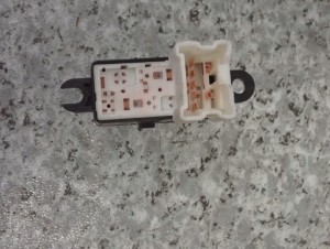 NISSAN MICRA K12 02-10 PRZEŁĄCZNIK PANEL SZYB PRZEDNI PRAWY 5/5 MINIATURA