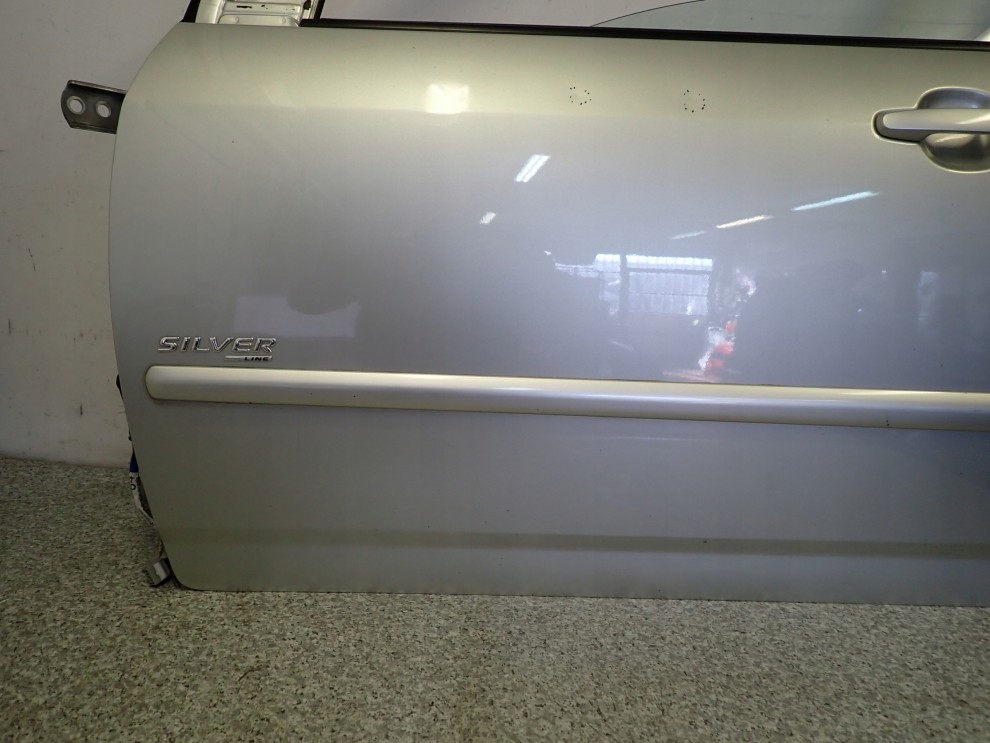 TOYOTA COROLLA E12 02-07 DRZWI PRZEDNIE LEWE SB 1C0 6/14