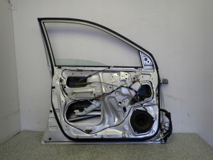 TOYOTA COROLLA E12 02-07 DRZWI PRZEDNIE LEWE SB 1C0 10/14 MINIATURA