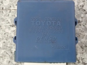 TOYOTA YARIS I 03- 1.3 FR ZESTAW STARTOWY KOMPUTER STEROWNIK 4/8 MINIATURA