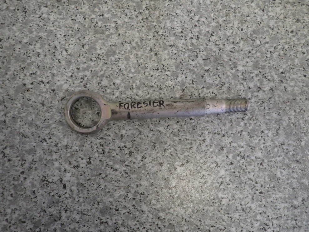 SUBARU FORESTER II 02-07 HAK HOLOWNICZY WKRĘCANY 1/2