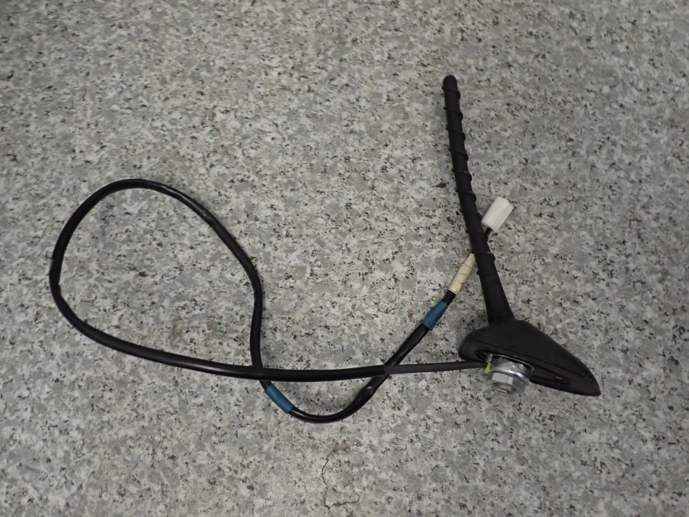 TOYOTA YARIS III 2011- ANTENA DACHOWA , PRZEWÓD 1/3