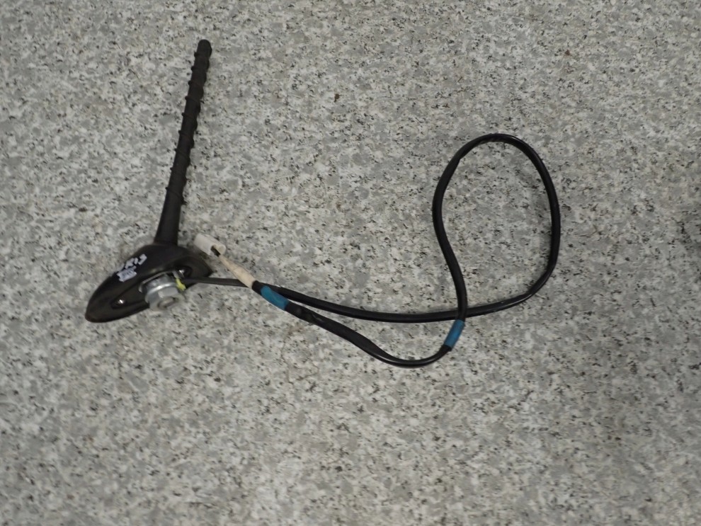 TOYOTA YARIS III 2011- ANTENA DACHOWA , PRZEWÓD 2/3