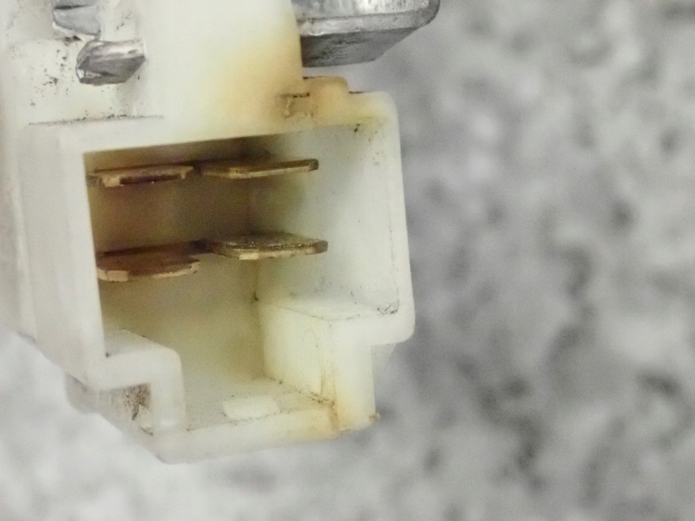 NISSAN ALMERA N16 HB 5D 00-06 ZAMEK DRZWI PRZEDNI PRAWY 4/4