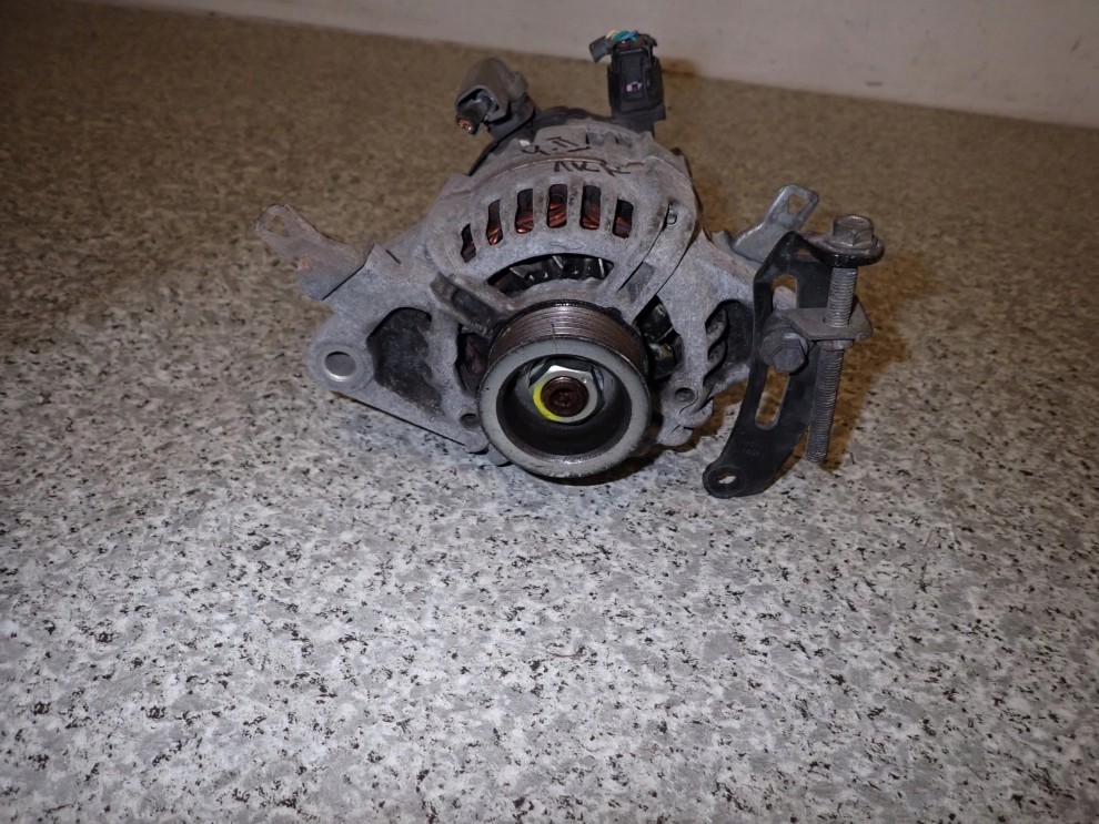 TOYOTA YARIS II 1.0 BENZ 1KR 06-09 ALTERNATOR 4/6