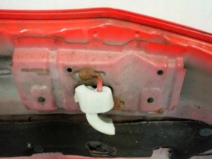 TOYOTA AYGO 05-12 MASKA POKRYWA SILNIKA 3P0 10/10 MINIATURA