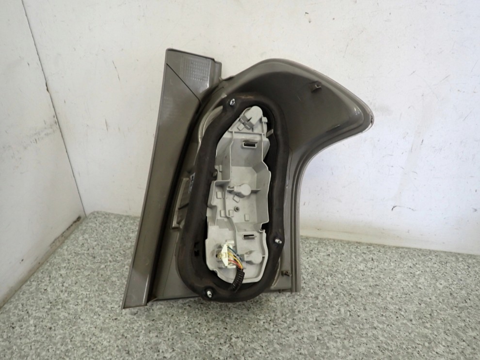 TOYOTA COROLLA VERSO 07- LAMPA TYLNA LEWA LIFT 7/7