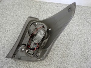 TOYOTA VERSO 09-13 LAMPA TYLNA LEWA 9/11 MINIATURA